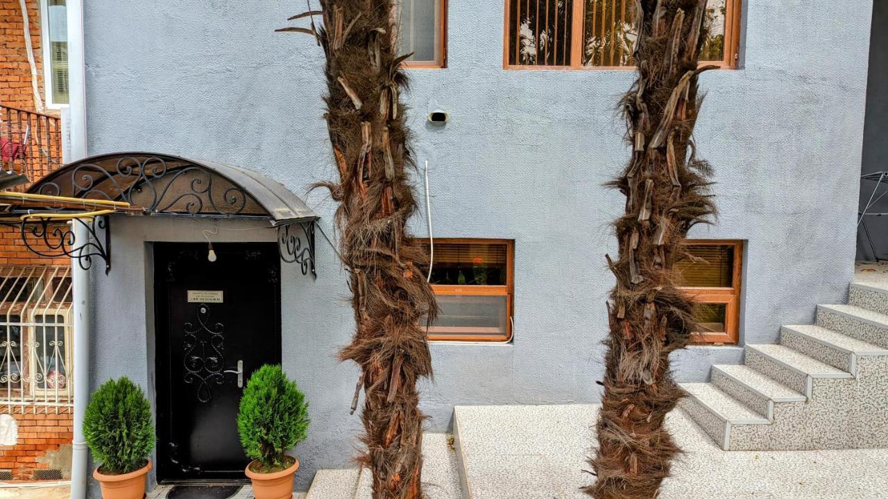 Nickos Hotel Kutaissi Exterior foto